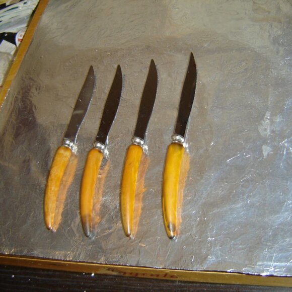 Set of 4 vintage Bakelite Sheffield steak knives VGU - Picture 2 of 4